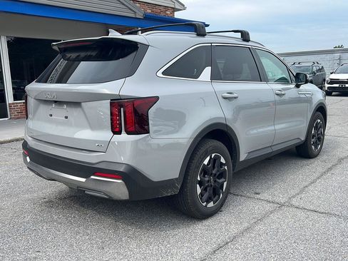 Used 2024 Kia Sorento S w/ Panoramic Sunroof Package AWD/4WD image 5