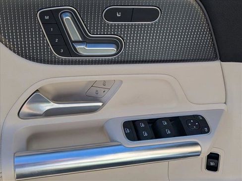 Used 2021 Mercedes-Benz GLA 250 4MATIC image 22