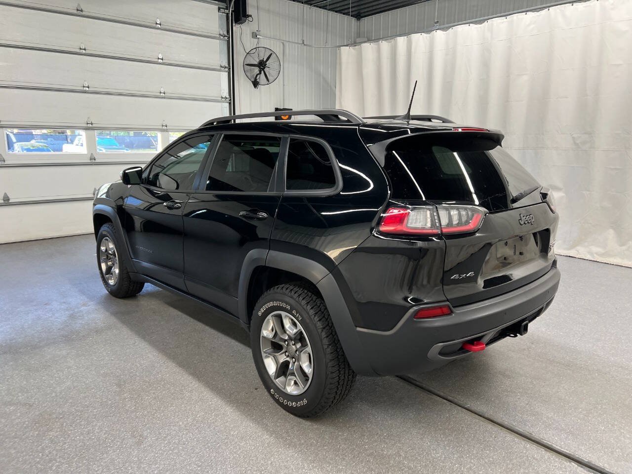 Used 2019 Jeep Cherokee Trailhawk w/ Comfort/Convenience Group AWD/4WD image 6
