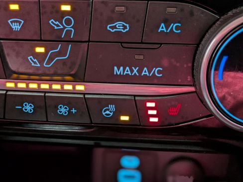 Used 2022 Ford Escape SEL image 9