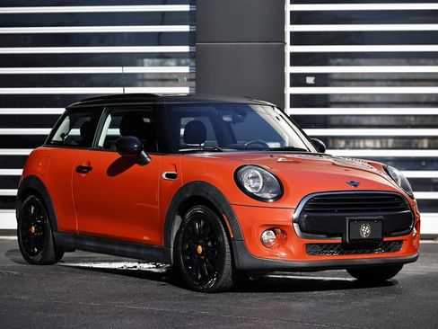 Used 2019 MINI Cooper 2-Door Hardtop w/ Storage Package image 1