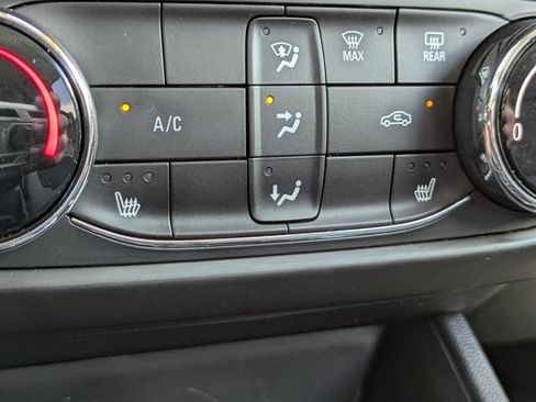 Used 2023 Chevrolet TrailBlazer LT FWD image 23