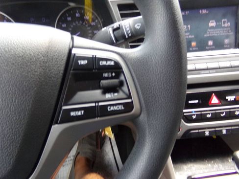 Used 2017 Hyundai Elantra SE FWD image 50