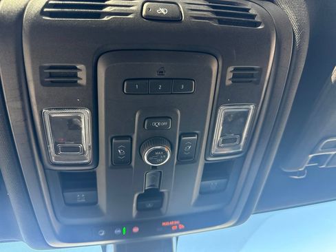 Used 2022 GMC Yukon Denali w/ Denali Premium Package AWD/4WD image 28