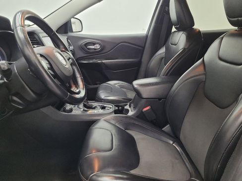 Used 2019 Jeep Cherokee Latitude Plus AWD/4WD image 17