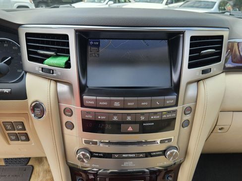 Used 2013 Lexus LX 570 4WD w/ Luxury Pkg image 21