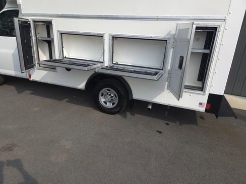 Used 2022 Chevrolet Express 3500 w/ Power Convenience Package image 4