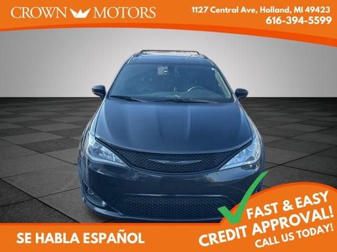 Used 2019 Chrysler Pacifica Touring-L Plus w/ S Appearance Package image 1