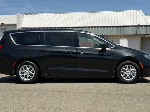 Used 2023 Chrysler Voyager LX FWD image 3