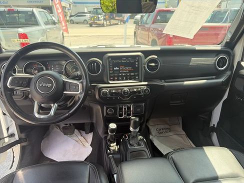 Used 2022 Jeep Gladiator Overland w/ Popular Equipment Package AWD/4WD image 12