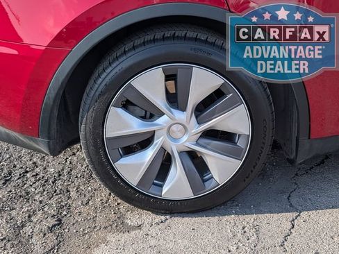 Used 2024 Tesla Model Y Long Range AWD/4WD image 3