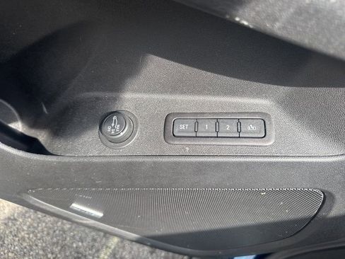 Used 2020 Chevrolet Equinox Premier image 16