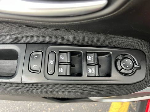 Used 2020 Jeep Renegade Latitude FWD image 17