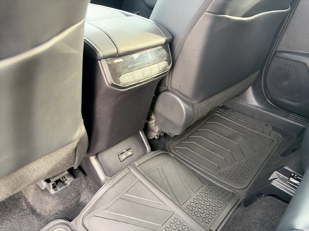 Used 2024 Toyota Highlander XLE FWD image 26