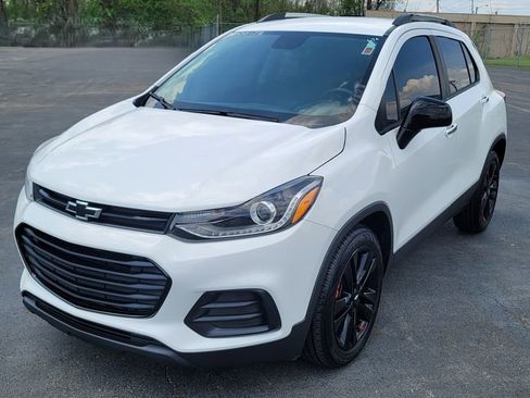 Used 2018 Chevrolet Trax LT w/ Redline Edition FWD image 3