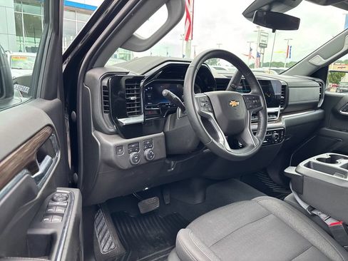 Used 2023 Chevrolet Silverado 1500 LT AWD/4WD image 6