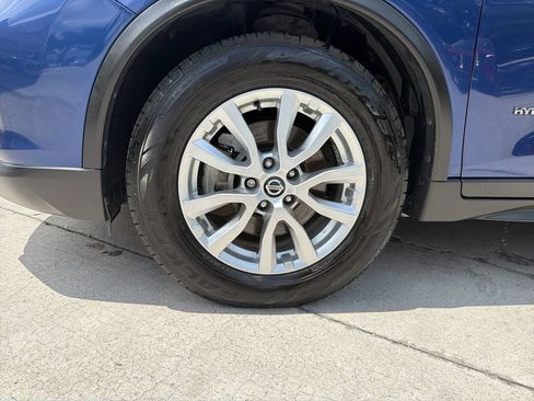Used 2018 Nissan Rogue SV FWD image 11