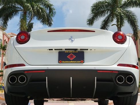 Used 2017 Ferrari California T RWD image 52