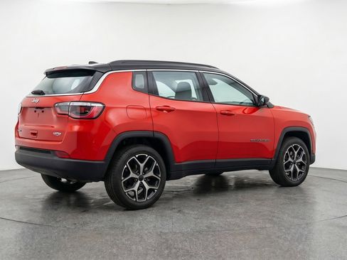 Used 2025 Jeep Compass Limited AWD/4WD image 9