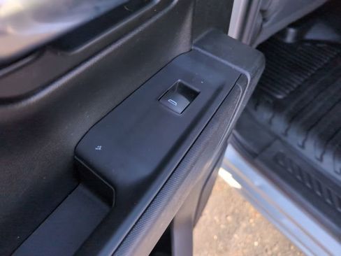 Used 2020 Chevrolet Silverado 1500 LT image 12