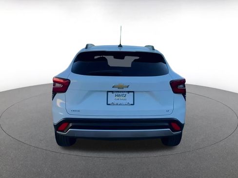 Used 2025 Chevrolet Trax LT image 12