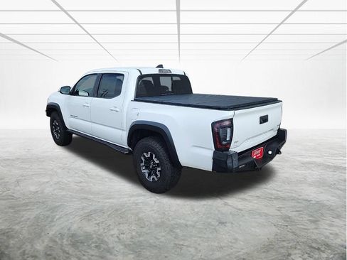 Used 2021 Toyota Tacoma TRD Off-Road AWD/4WD image 3