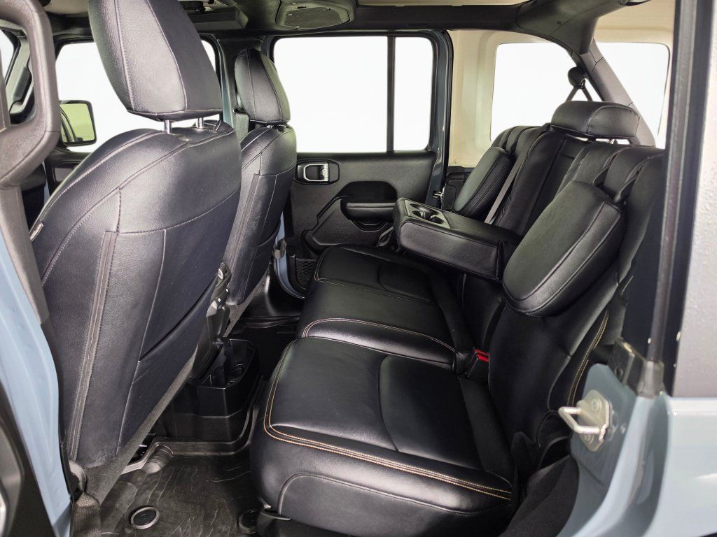 Used 2024 Jeep Wrangler Unlimited AWD/4WD image 33