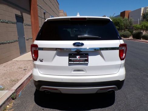 Used 2017 Ford Explorer XLT w/ Equipment Group 202A FWD image 4