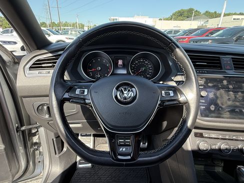 Used 2021 Volkswagen Tiguan SE R-Line FWD image 18