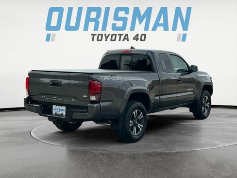Used 2018 Toyota Tacoma TRD Sport image 7