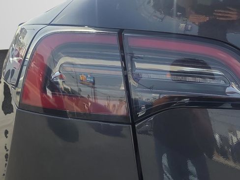 Used 2025 Tesla Model Y Long Range RWD image 9