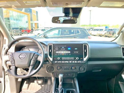 Used 2025 Nissan Frontier SV RWD image 16