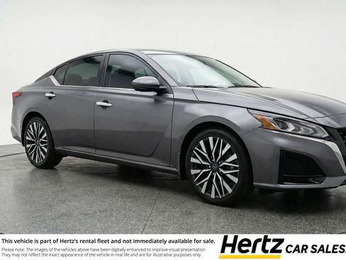 Used 2025 Nissan Altima 2.5 SV image 1
