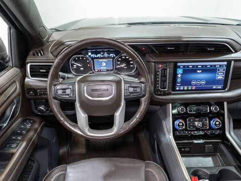 Used 2021 GMC Yukon Denali w/ Denali Premium Package RWD image 12