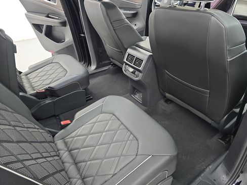 Certified 2025 Volkswagen Atlas SEL Premium R-Line image 11