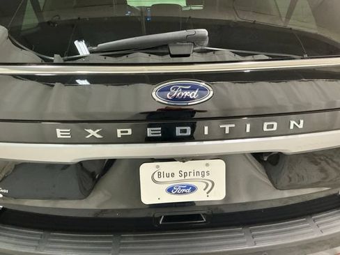 Used 2023 Ford Expedition Max XLT AWD/4WD image 6