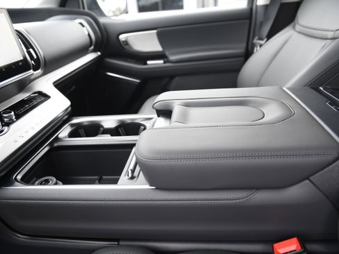 New 2026 Ford Expedition Active image 25