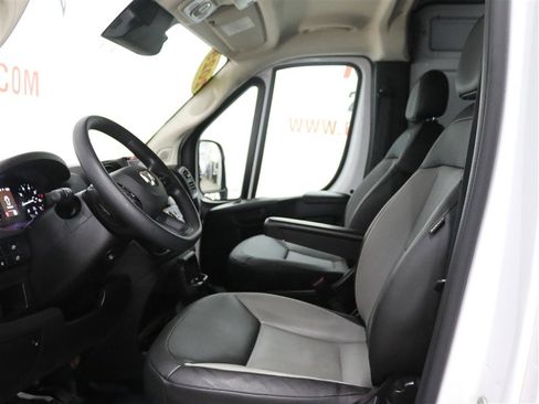 Used 2025 RAM ProMaster 2500 w/ Convenience Group FWD image 17