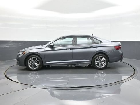 Used 2023 Volkswagen Jetta SE w/ Panoramic Sunroof Package FWD image 4