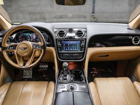 Used 2018 Bentley Bentayga AWD/4WD image 15