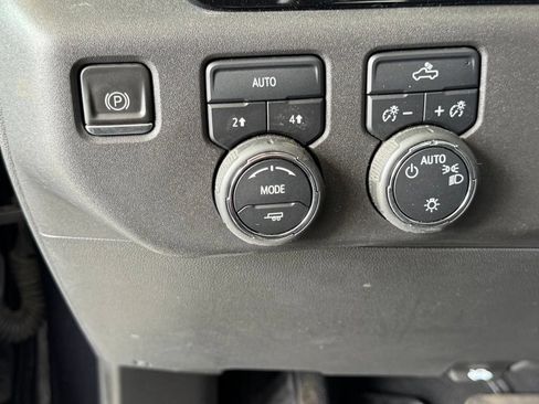 Used 2023 Chevrolet Silverado 1500 LT AWD/4WD image 37