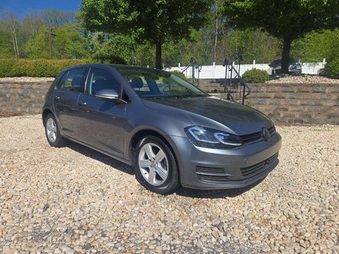 Used 2017 Volkswagen Golf S FWD image 1