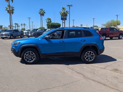 Used 2020 Jeep Cherokee Trailhawk w/ Cold Weather Group AWD/4WD image 2