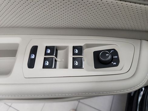 Certified 2025 Volkswagen Atlas SE w/ Panoramic Sunroof Package image 9