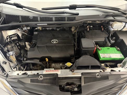 Used 2011 Toyota Sienna LE image 32