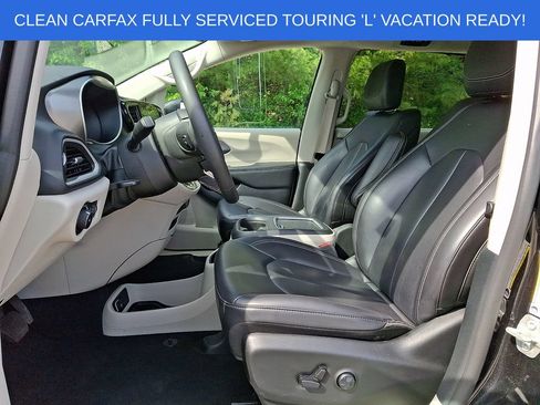 Used 2023 Chrysler Pacifica Touring-L FWD image 14