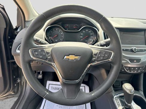 Used 2018 Chevrolet Cruze LT w/ Convenience Package FWD image 21