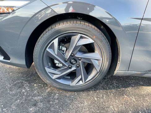 New 2025 Hyundai Elantra Limited image 35