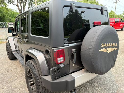 Used 2014 Jeep Wrangler Unlimited Sahara AWD/4WD image 9