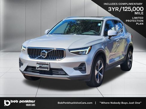 Used 2025 Volvo XC40 B5 Plus AWD/4WD image 23